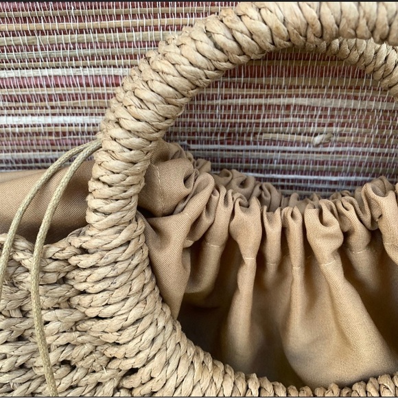 NWOT Straw Summer Bag with trims - Picture 2 of 3
